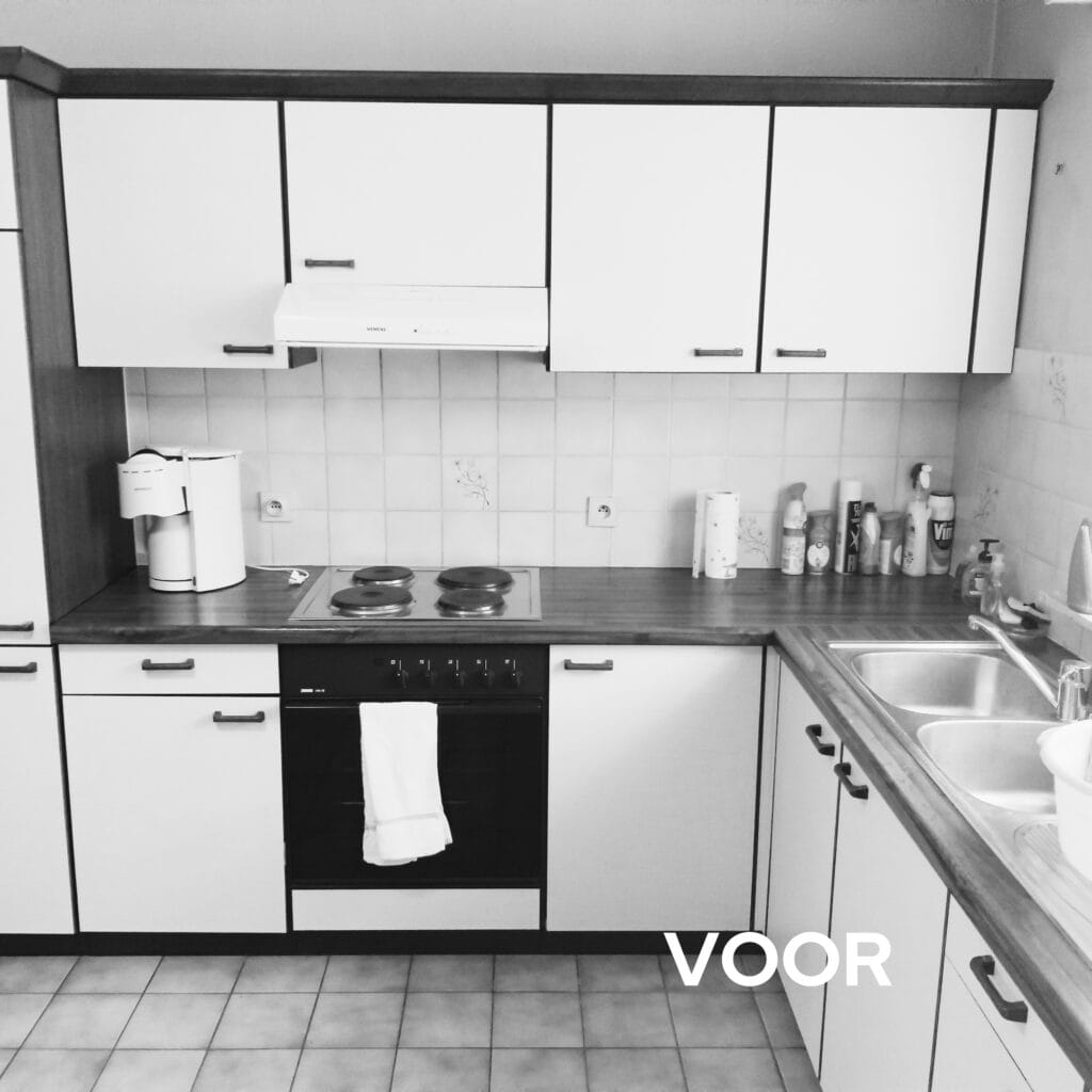 oude te renoveren keuken in L-opstelling