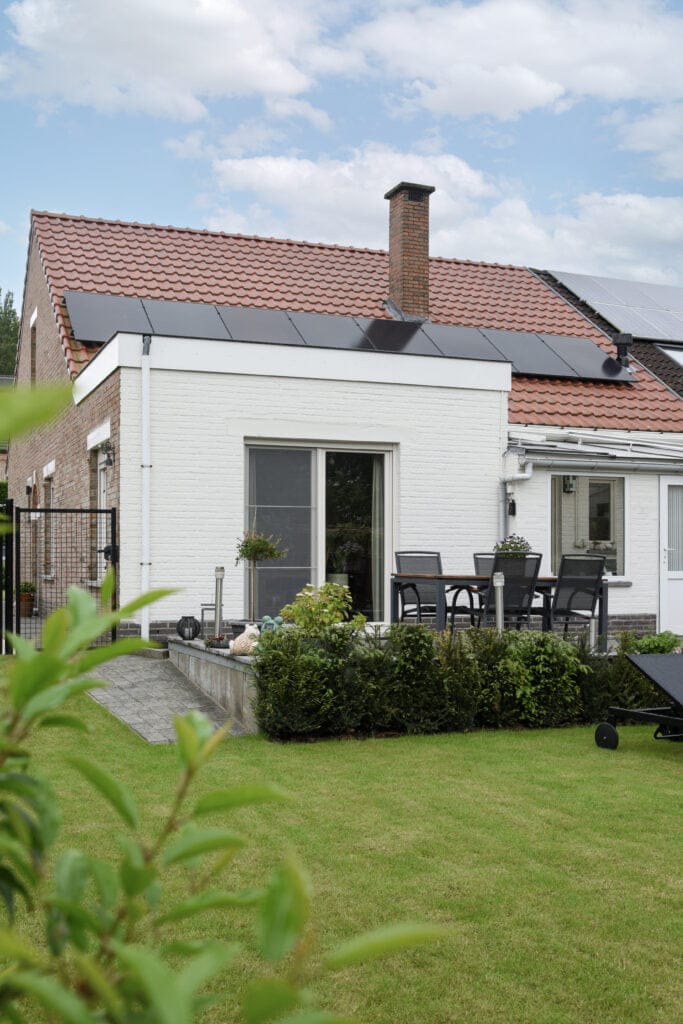 Renovatie met zonnepanelen en nieuwe isolatie